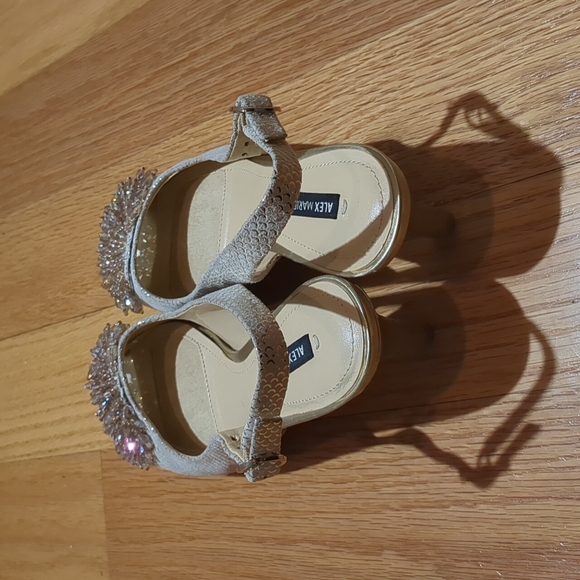 Alex Marie Gold Beaded Woman's Kitten Heels Prom Shoes Size 6M - Picture 4 of 8